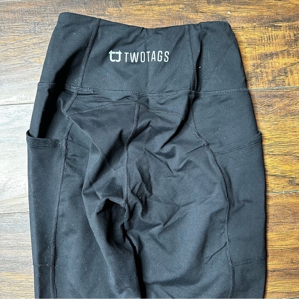 Two Tags 7/8 Pocket Leggings - Picture 3 of 5
